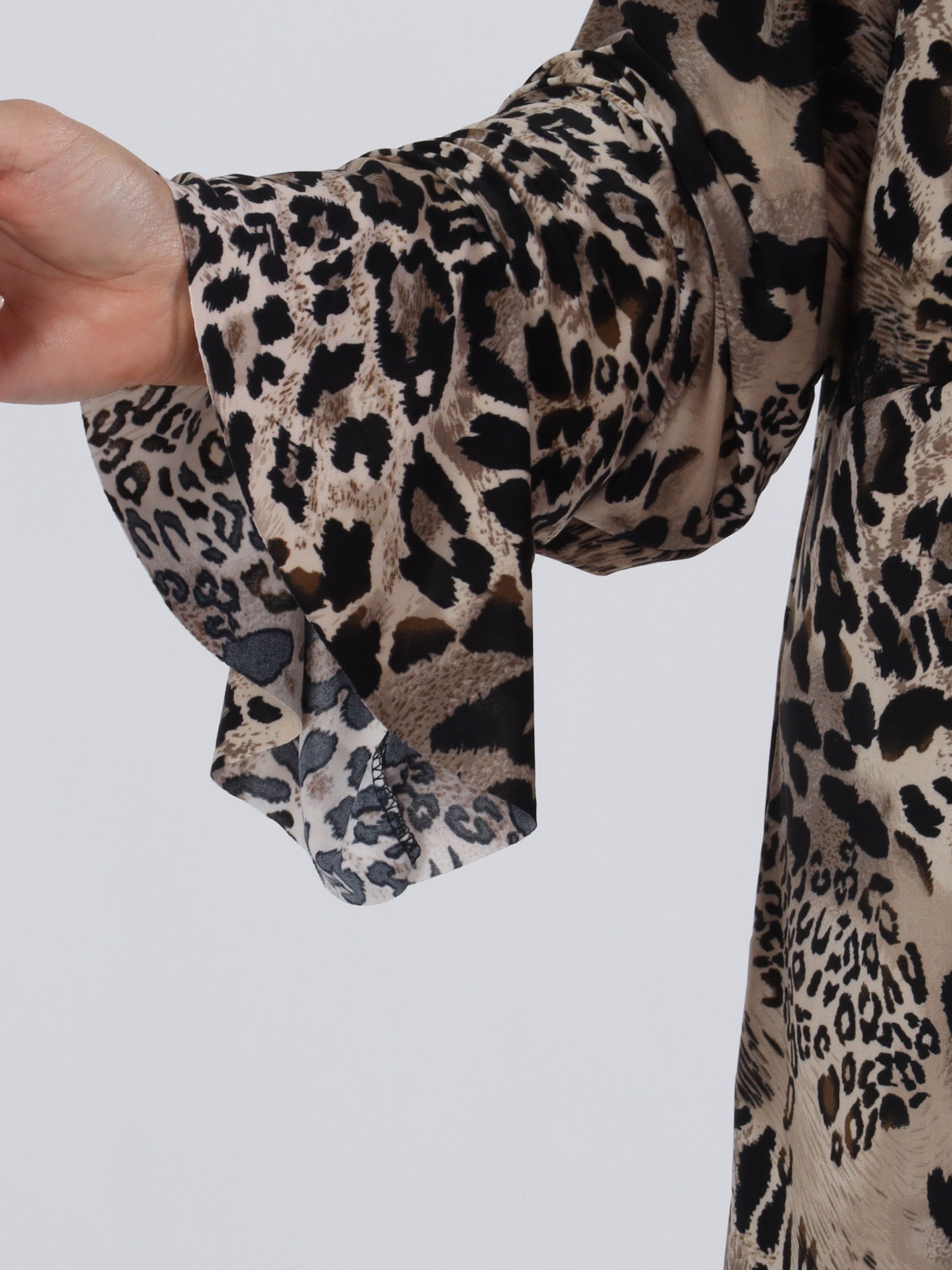 Zaida - Elastisk plus size klänning med knut på bröstet - Black